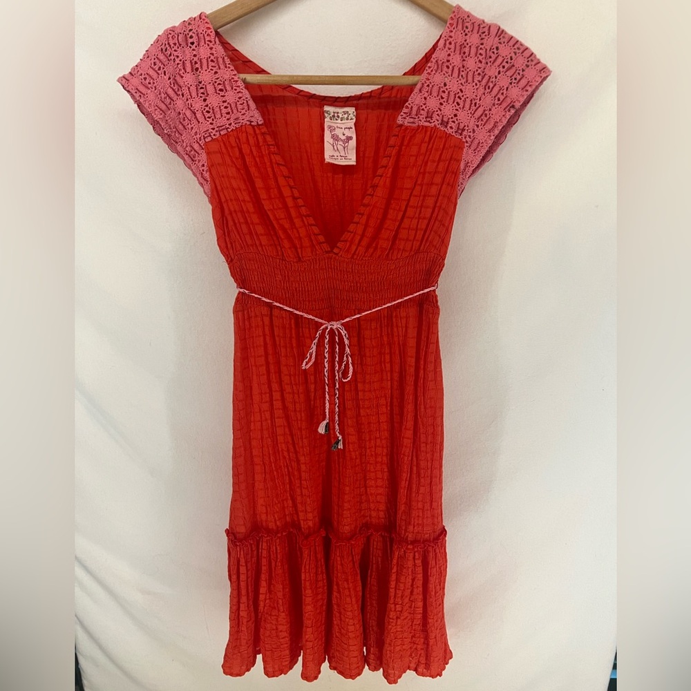 Free People V-Neck Deep Coral & Pink Crochet Cap Sleeve Cotton Dress Size 6 Boho